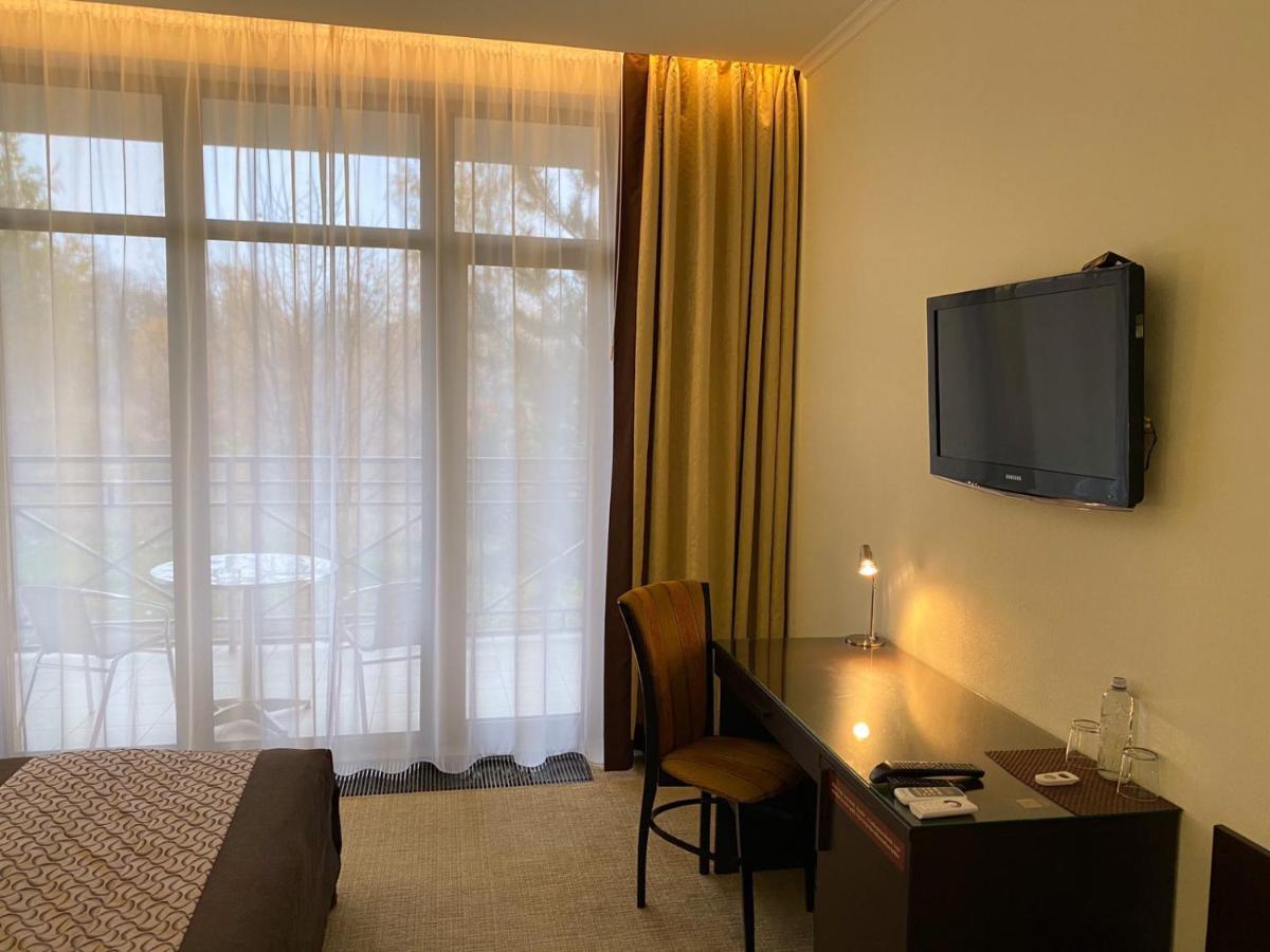 Park-Hotel Kidev Chubynske Εξωτερικό φωτογραφία