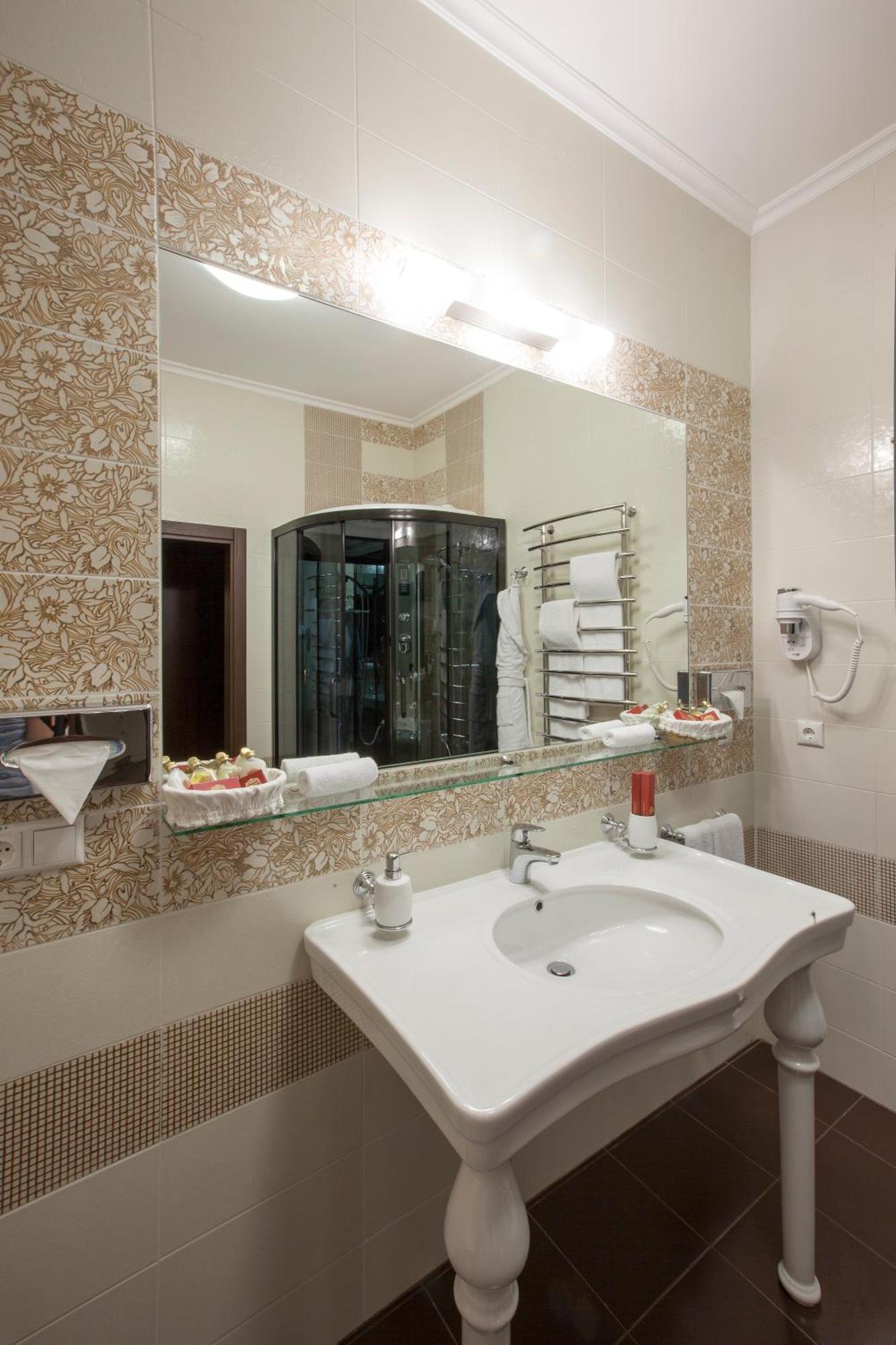 Park-Hotel Kidev Chubynske Εξωτερικό φωτογραφία