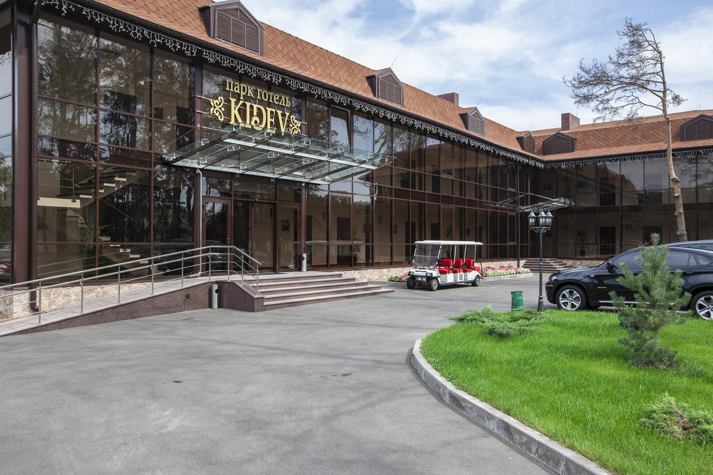 Park-Hotel Kidev Chubynske Εξωτερικό φωτογραφία